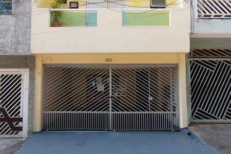Casa para alugar com 70m², 2 quartos e 1 vagaFachada