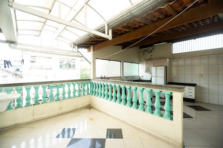 Casa para alugar com 280m², 4 quartos e 2 vagas Casa para alugar com 280m², 4 quartos e 2 vagasTerraço