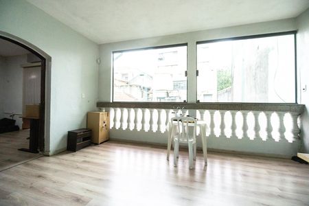 Casa para alugar com 280m², 4 quartos e 2 vagas Casa para alugar com 280m², 4 quartos e 2 vagasTerraço
