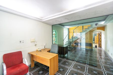 Casa para alugar com 280m², 4 quartos e 2 vagas Casa para alugar com 280m², 4 quartos e 2 vagasSala de estar