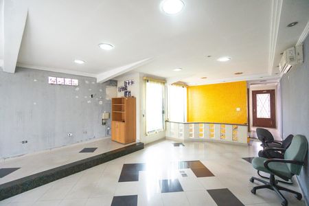 Casa para alugar com 280m², 4 quartos e 2 vagas Casa para alugar com 280m², 4 quartos e 2 vagasSalão