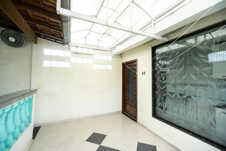 Casa para alugar com 280m², 4 quartos e 2 vagas Casa para alugar com 280m², 4 quartos e 2 vagasTerraço