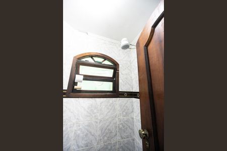 Casa para alugar com 280m², 4 quartos e 2 vagas Casa para alugar com 280m², 4 quartos e 2 vagasChuveiro