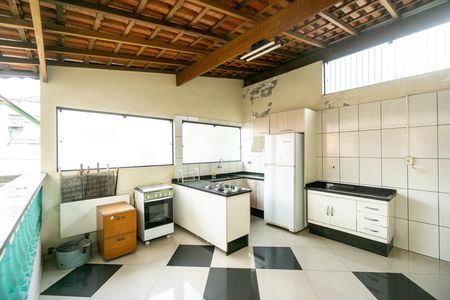 Casa para alugar com 280m², 4 quartos e 2 vagas Casa para alugar com 280m², 4 quartos e 2 vagasTerraço