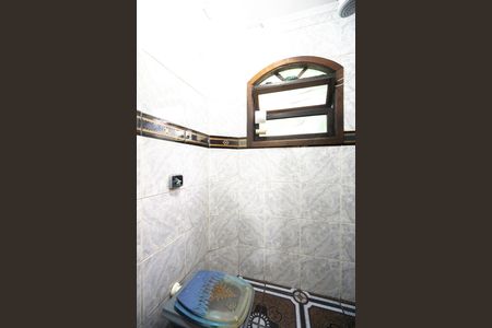 Casa para alugar com 280m², 4 quartos e 2 vagas Casa para alugar com 280m², 4 quartos e 2 vagasBanheiro social térreo