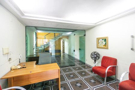 Casa para alugar com 280m², 4 quartos e 2 vagas Casa para alugar com 280m², 4 quartos e 2 vagasSala de estar