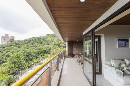 Apartamento para alugar com 180m², 4 quartos e 2 vagas Apartamento para alugar com 180m², 4 quartos e 2 vagasVaranda