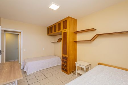 Apartamento para alugar com 180m², 4 quartos e 2 vagas Apartamento para alugar com 180m², 4 quartos e 2 vagasQuarto