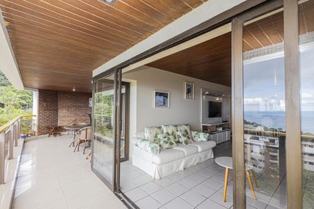 Apartamento para alugar com 180m², 4 quartos e 2 vagas Apartamento para alugar com 180m², 4 quartos e 2 vagasVaranda