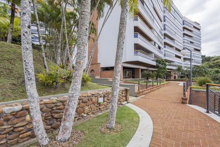 Apartamento para alugar com 180m², 4 quartos e 2 vagas Apartamento para alugar com 180m², 4 quartos e 2 vagasÁrea externa