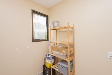 Apartamento para alugar com 180m², 4 quartos e 2 vagas Apartamento para alugar com 180m², 4 quartos e 2 vagasÁrea de Serviço