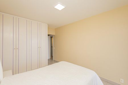 Apartamento para alugar com 180m², 4 quartos e 2 vagas Apartamento para alugar com 180m², 4 quartos e 2 vagasQuarto
