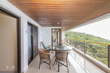 Apartamento para alugar com 180m², 4 quartos e 2 vagas Apartamento para alugar com 180m², 4 quartos e 2 vagasVaranda