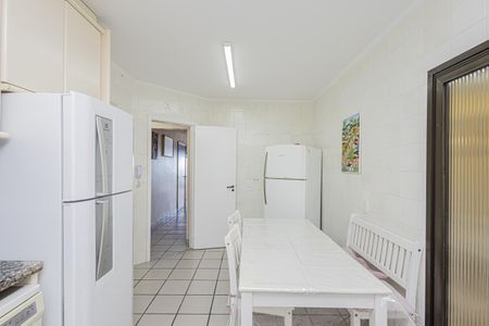 Apartamento para alugar com 180m², 4 quartos e 2 vagas Apartamento para alugar com 180m², 4 quartos e 2 vagasÁrea de Serviço