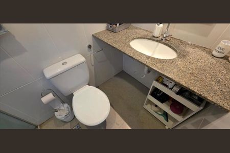 Banheiro de apartamento para alugar com 2 quartos, 53m² em Buritis, Belo Horizonte
