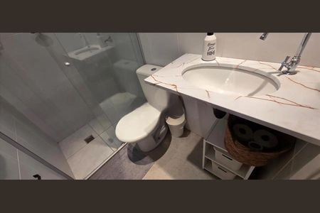 Banheiro de apartamento para alugar com 2 quartos, 53m² em Buritis, Belo Horizonte