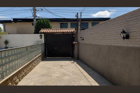Casa para alugar com 240m², 3 quartos e 5 vagas