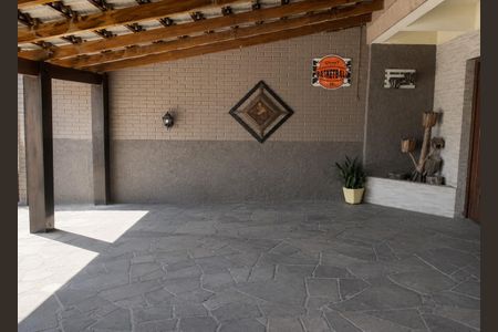Casa para alugar com 240m², 3 quartos e 5 vagas