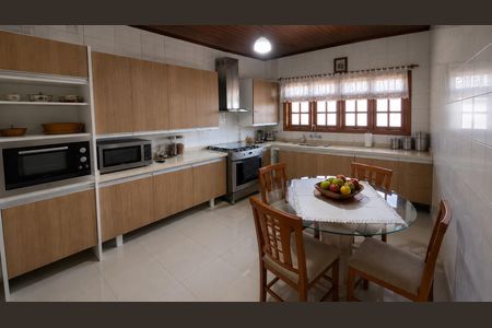 Cozinha de casa para alugar com 3 quartos, 240m² em Santa Rosa de Lima, Porto Alegre