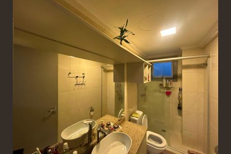 Apartamento à venda com 119m², 3 quartos e 2 vagas Apartamento à venda com 119m², 3 quartos e 2 vagasBanheiro da Suíte
