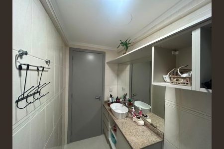 Apartamento à venda com 119m², 3 quartos e 2 vagas Apartamento à venda com 119m², 3 quartos e 2 vagasBanheiro da Suíte