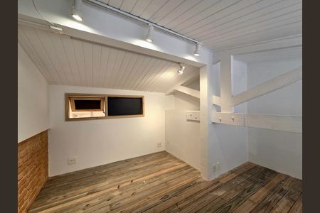 Casa de condomínio à venda com 160m², 2 quartos e 1 vaga Casa de condomínio à venda com 160m², 2 quartos e 1 vagaSótão