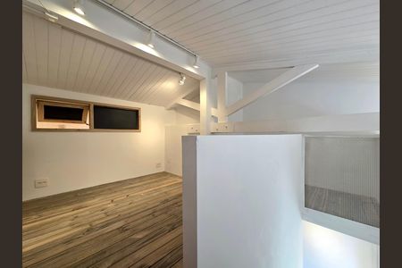 Casa de condomínio à venda com 160m², 2 quartos e 1 vaga Casa de condomínio à venda com 160m², 2 quartos e 1 vagaSótão