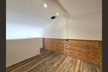 Casa de condomínio à venda com 160m², 2 quartos e 1 vaga Casa de condomínio à venda com 160m², 2 quartos e 1 vagaSótão