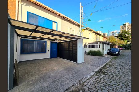 Casa de condomínio à venda com 160m², 2 quartos e 1 vaga Casa de condomínio à venda com 160m², 2 quartos e 1 vagaFachada