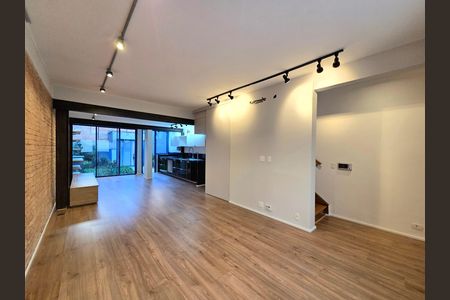 Sala de casa de condomínio à venda com 2 quartos, 160m² em Vila Nova Conceição, São Paulo