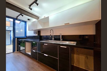 Casa de condomínio à venda com 160m², 2 quartos e 1 vaga Casa de condomínio à venda com 160m², 2 quartos e 1 vagaCozinha