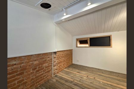 Casa de condomínio à venda com 160m², 2 quartos e 1 vaga Casa de condomínio à venda com 160m², 2 quartos e 1 vagaSótão