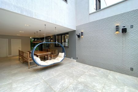 Casa de condomínio à venda com 1205m², 5 quartos e 4 vagas Casa de condomínio à venda com 1205m², 5 quartos e 4 vagasVaranda