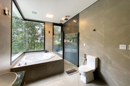 Casa de condomínio à venda com 1205m², 5 quartos e 4 vagas Casa de condomínio à venda com 1205m², 5 quartos e 4 vagasBanheiro da Suíte 1