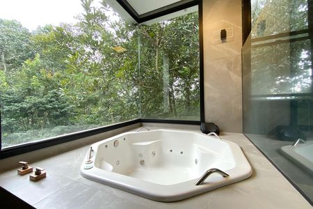 Casa de condomínio à venda com 1205m², 5 quartos e 4 vagas Casa de condomínio à venda com 1205m², 5 quartos e 4 vagasBanheira da Suíte 1