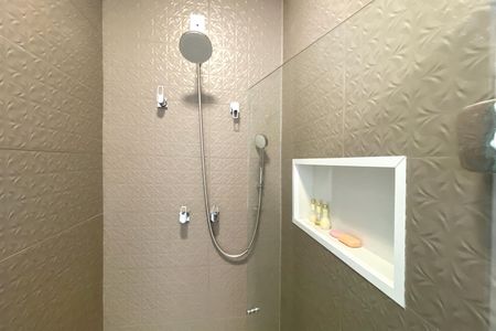 Casa de condomínio à venda com 1205m², 5 quartos e 4 vagas Casa de condomínio à venda com 1205m², 5 quartos e 4 vagasBanheiro da Suíte 4