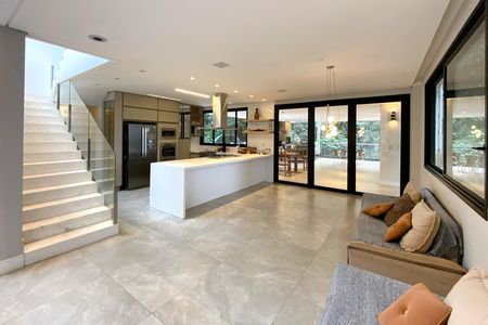 Casa de condomínio à venda com 1205m², 5 quartos e 4 vagas Casa de condomínio à venda com 1205m², 5 quartos e 4 vagasSala de Jantar