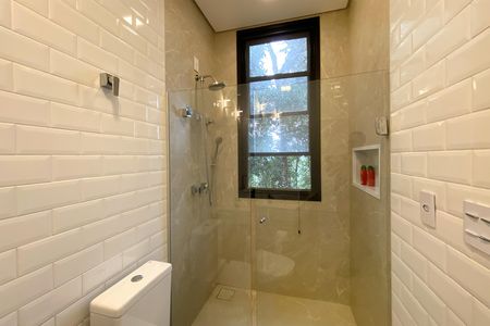 Casa de condomínio à venda com 1205m², 5 quartos e 4 vagas Casa de condomínio à venda com 1205m², 5 quartos e 4 vagasBanheiro da Suíte 2