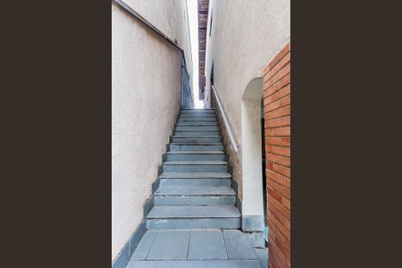 Casa à venda com 184m², 3 quartos e 3 vagas Casa à venda com 184m², 3 quartos e 3 vagasEscada
