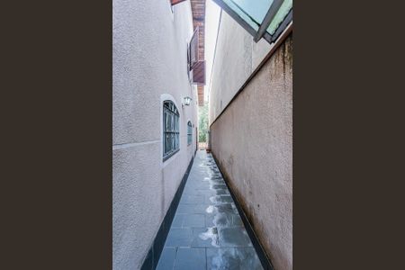 Casa à venda com 184m², 3 quartos e 3 vagas Casa à venda com 184m², 3 quartos e 3 vagasCorredor
