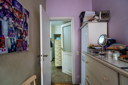 Apartamento à venda com 277m², 3 quartos e 2 vagas Apartamento à venda com 277m², 3 quartos e 2 vagasQuarto de Serviço