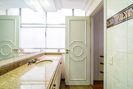 Apartamento à venda com 277m², 3 quartos e 2 vagas Apartamento à venda com 277m², 3 quartos e 2 vagasBanheiro da Suíte 3
