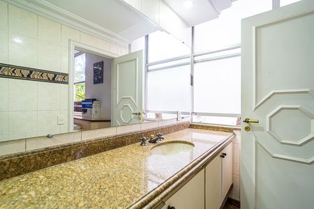 Apartamento à venda com 277m², 3 quartos e 2 vagas Apartamento à venda com 277m², 3 quartos e 2 vagasBanheiro da Suíte 3