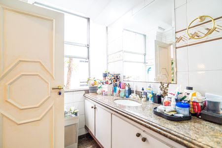 Apartamento à venda com 277m², 3 quartos e 2 vagas Apartamento à venda com 277m², 3 quartos e 2 vagasBanheiro da Suíte 2