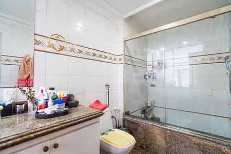 Apartamento à venda com 277m², 3 quartos e 2 vagas Apartamento à venda com 277m², 3 quartos e 2 vagasBanheiro da Suíte 2