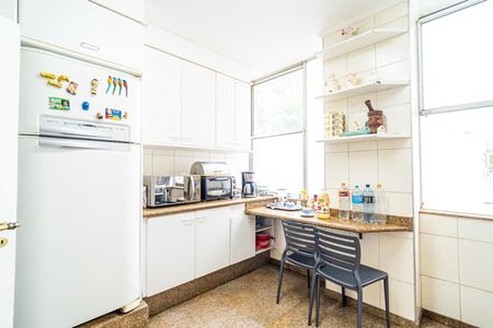 Apartamento à venda com 277m², 3 quartos e 2 vagas Apartamento à venda com 277m², 3 quartos e 2 vagasCozinha