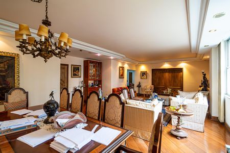Apartamento à venda com 277m², 3 quartos e 2 vagas Apartamento à venda com 277m², 3 quartos e 2 vagasSala