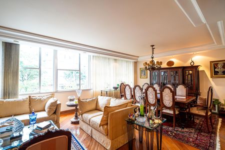 Apartamento à venda com 277m², 3 quartos e 2 vagas Apartamento à venda com 277m², 3 quartos e 2 vagasSala
