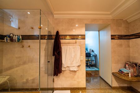Apartamento à venda com 277m², 3 quartos e 2 vagas Apartamento à venda com 277m², 3 quartos e 2 vagasBanheiro da Suíte 1