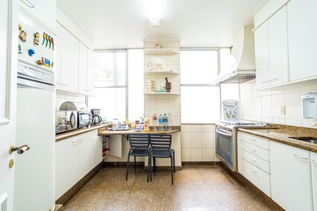 Apartamento à venda com 277m², 3 quartos e 2 vagas Apartamento à venda com 277m², 3 quartos e 2 vagasCozinha